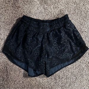 Lululemon Hotty Hot Shorts Size 6 Tall